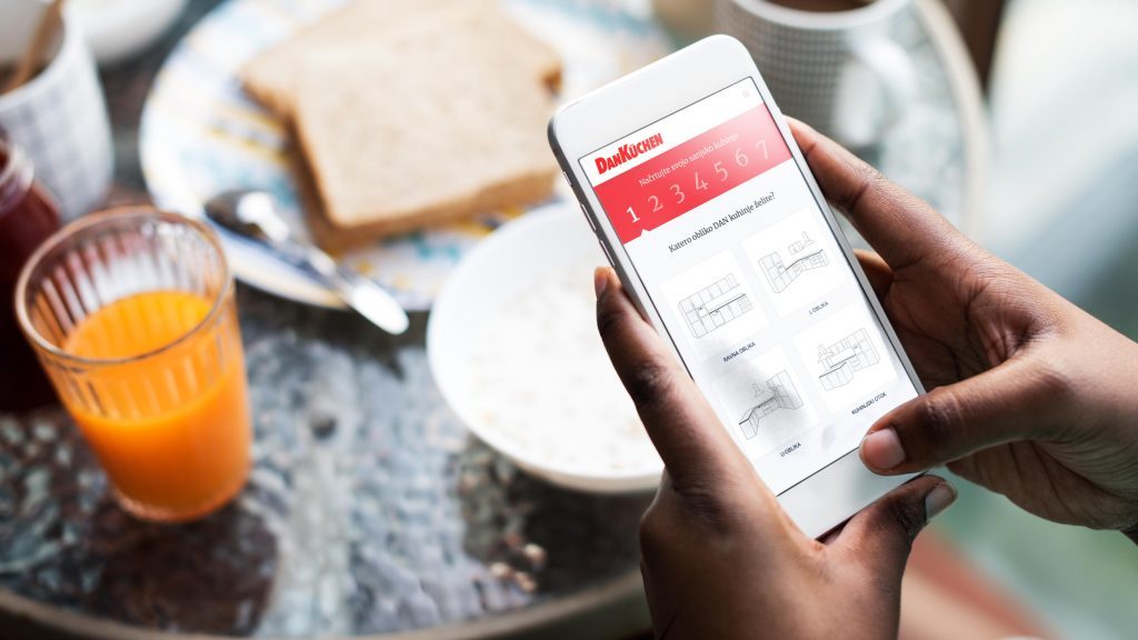 Iphone mockup slo 1024x576